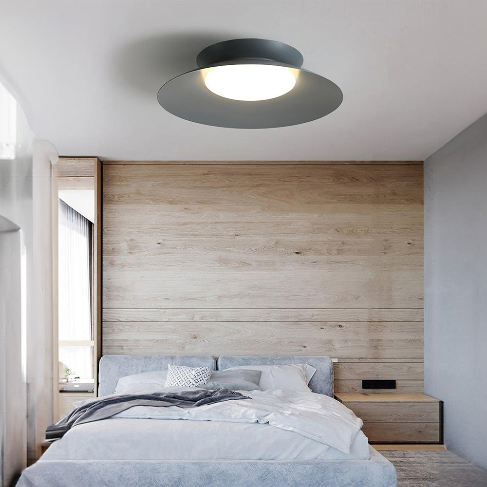 Elegante Metall-Deckenleuchte in Kegelform mit integrierter LED | Zeitgenössisches Design und galvanisierte Oberfläche