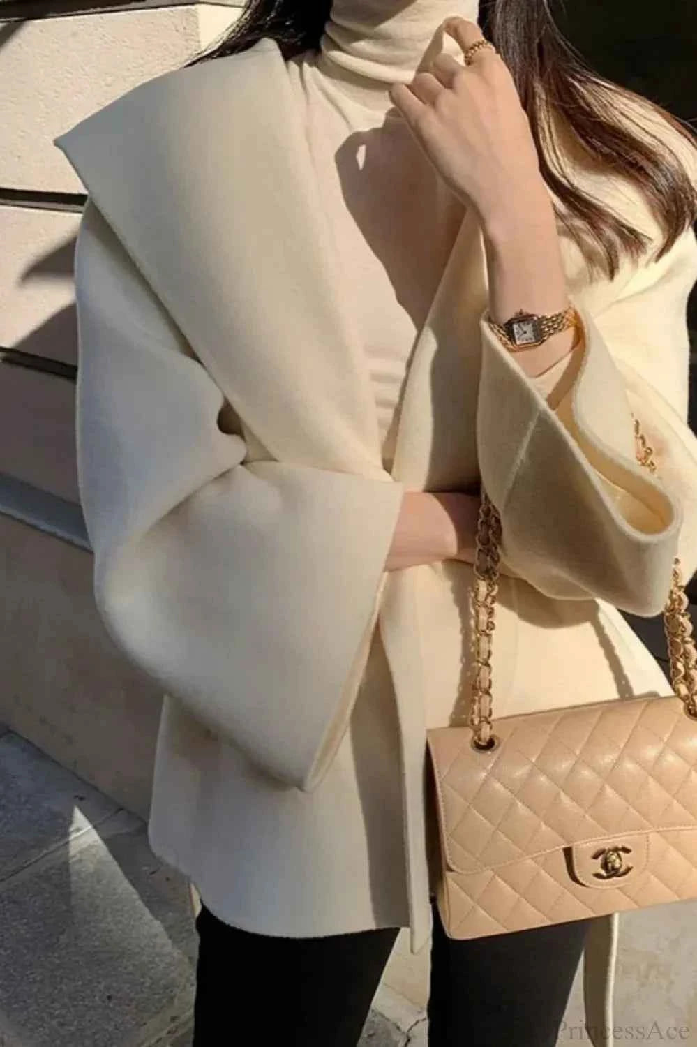 Eleganter brauner Wollpilotenmantel mit Kapuze