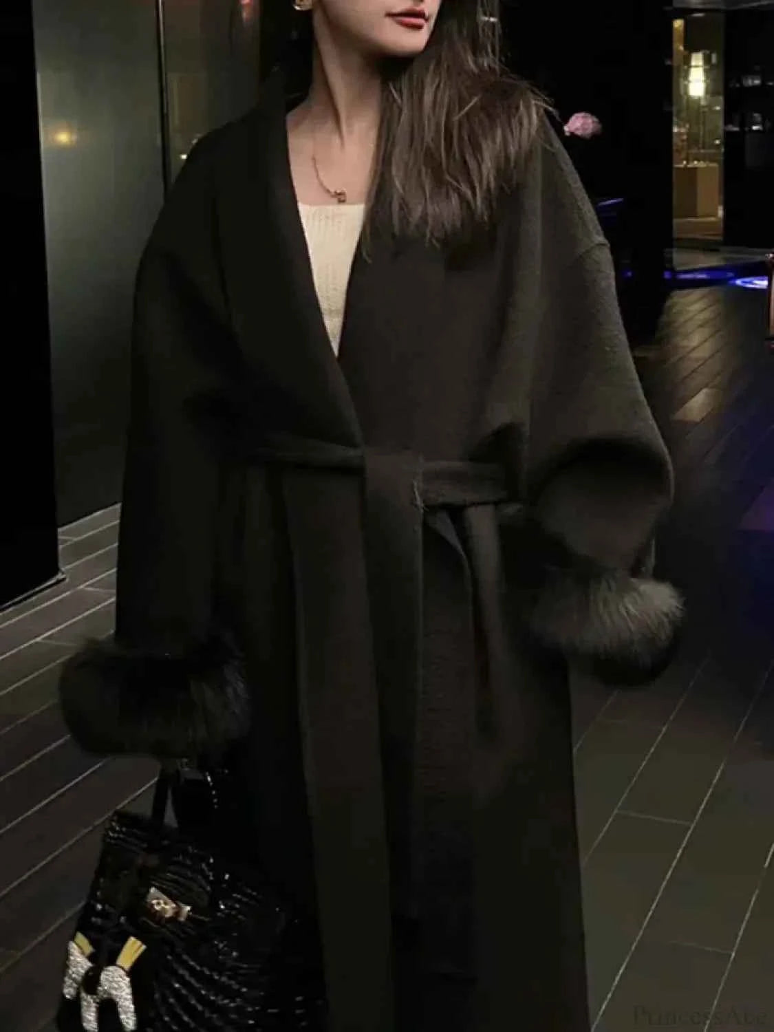 Eleganter brauner Wollmantel für Damen