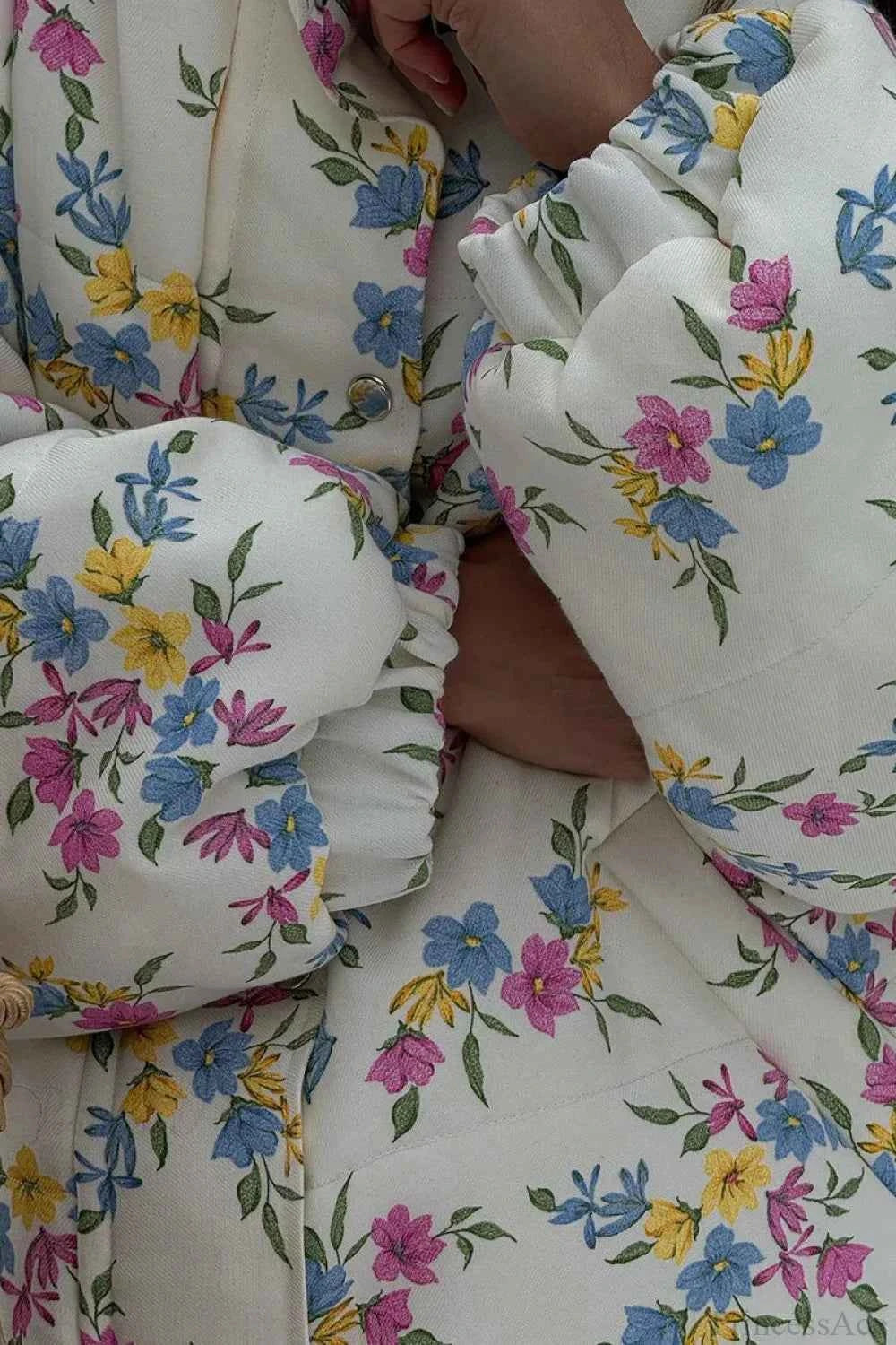 Schöne große farbige Jacke mit Reißverschluss, Stehkragen und Mischbaumwolle