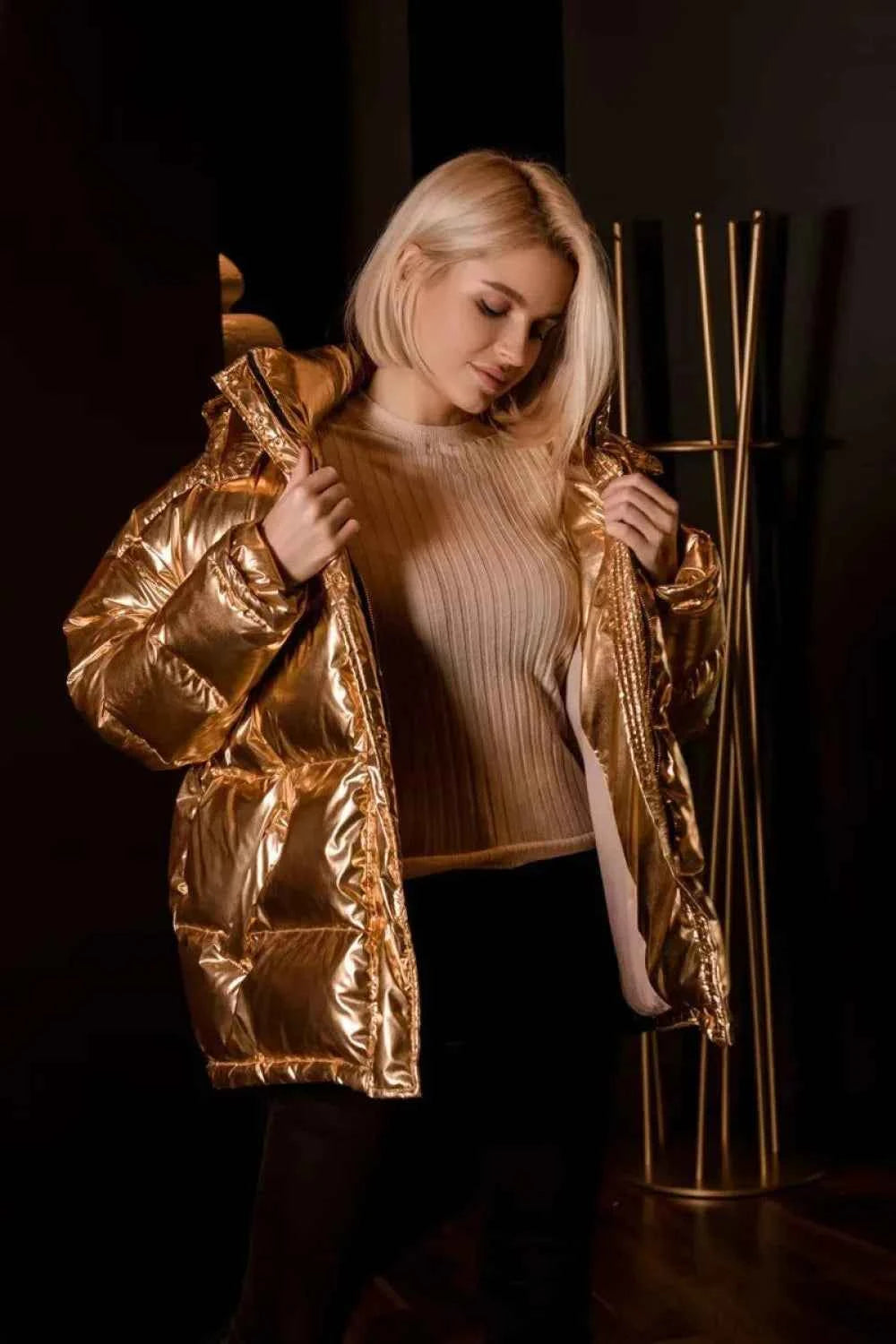 Mantel mit Metallgürtel, gepolstert aus Baumwolle, mit eleganter Tasche