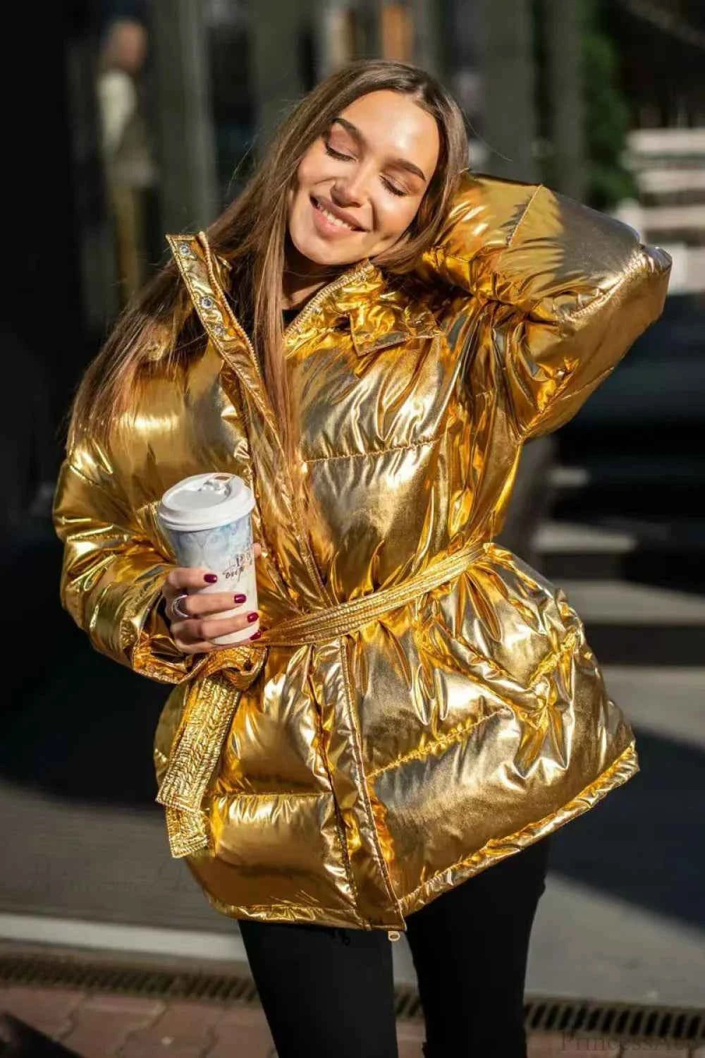 Mantel mit Metallgürtel, gepolstert aus Baumwolle, mit eleganter Tasche