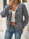 Smart damestrikcardigan i polyester — elegant, hyggelig og alsidig