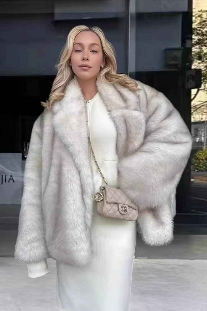 Eleganter Langarm-Fuchspelzmantel