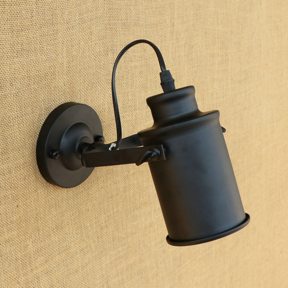 Wandlampe aus Schmiedeeisen mit Schwenkarm – Modernes Design und schwarze Beleuchtung