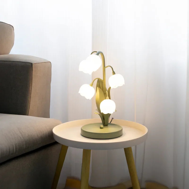 Nordische Tischlampe für eine klare und elegante Atmosphäre
