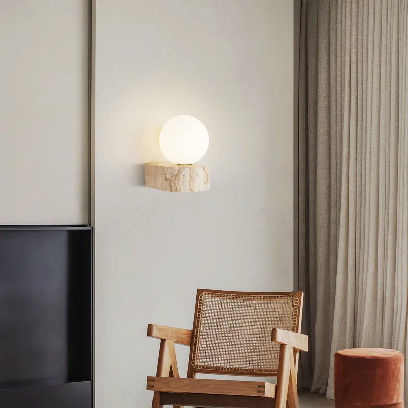 Elegante Wandlampe aus natürlichem Kunststein für eine raffinierte Dekoration