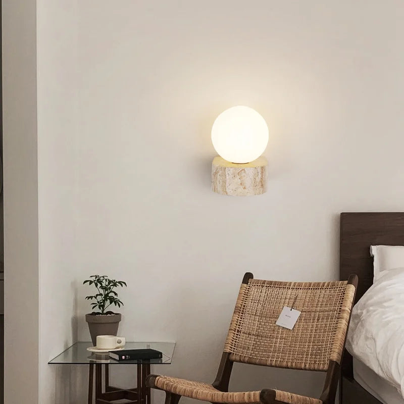 Elegante Wandlampe aus natürlichem Kunststein für eine raffinierte Dekoration