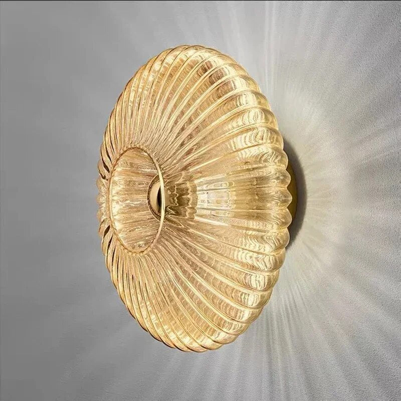 NimbusFlux - Elegante Wandleuchten aus gewölbtem Glas für einen modernen Glanz
