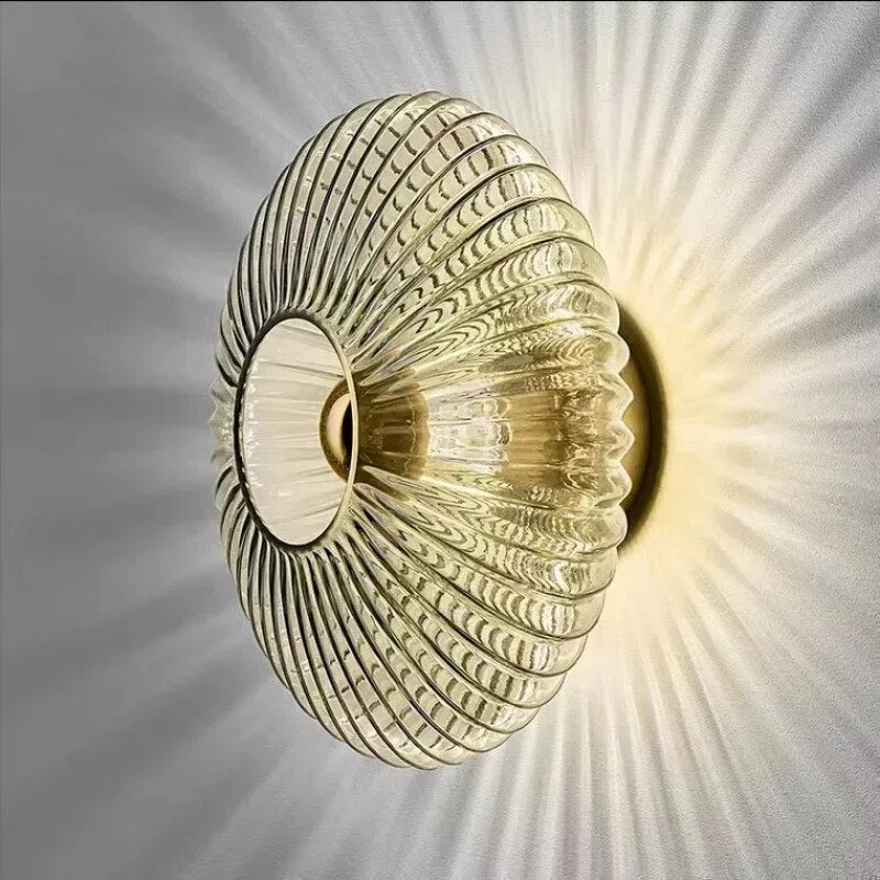 NimbusFlux - Elegante Wandleuchten aus gewölbtem Glas für einen modernen Glanz