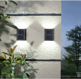 Solcellsutomhuslampa LED med IP65 vattentålighet och elegant svart design