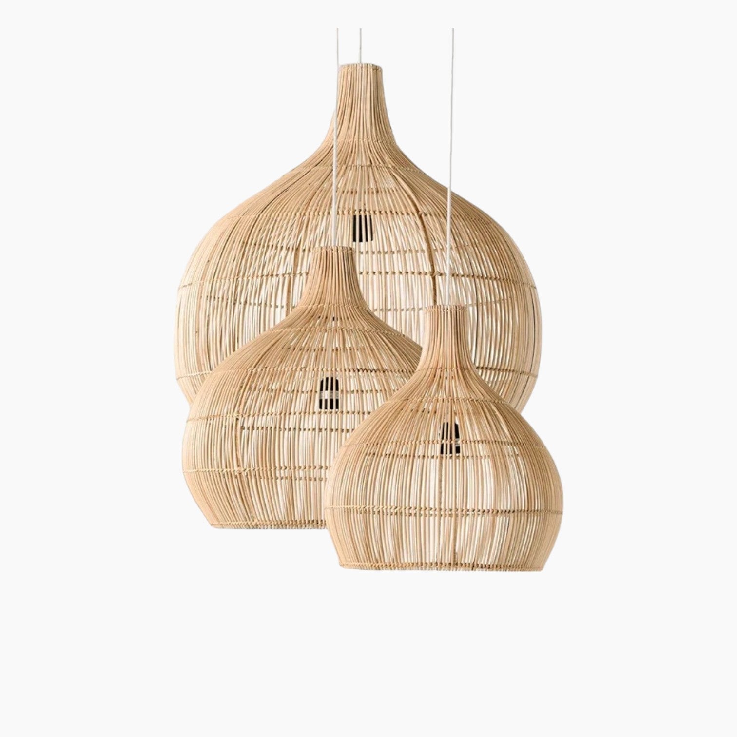RattaLume - Elegante Rattanschaukel für Innen- und Außenbereich, Fein handgefertigte Beleuchtung