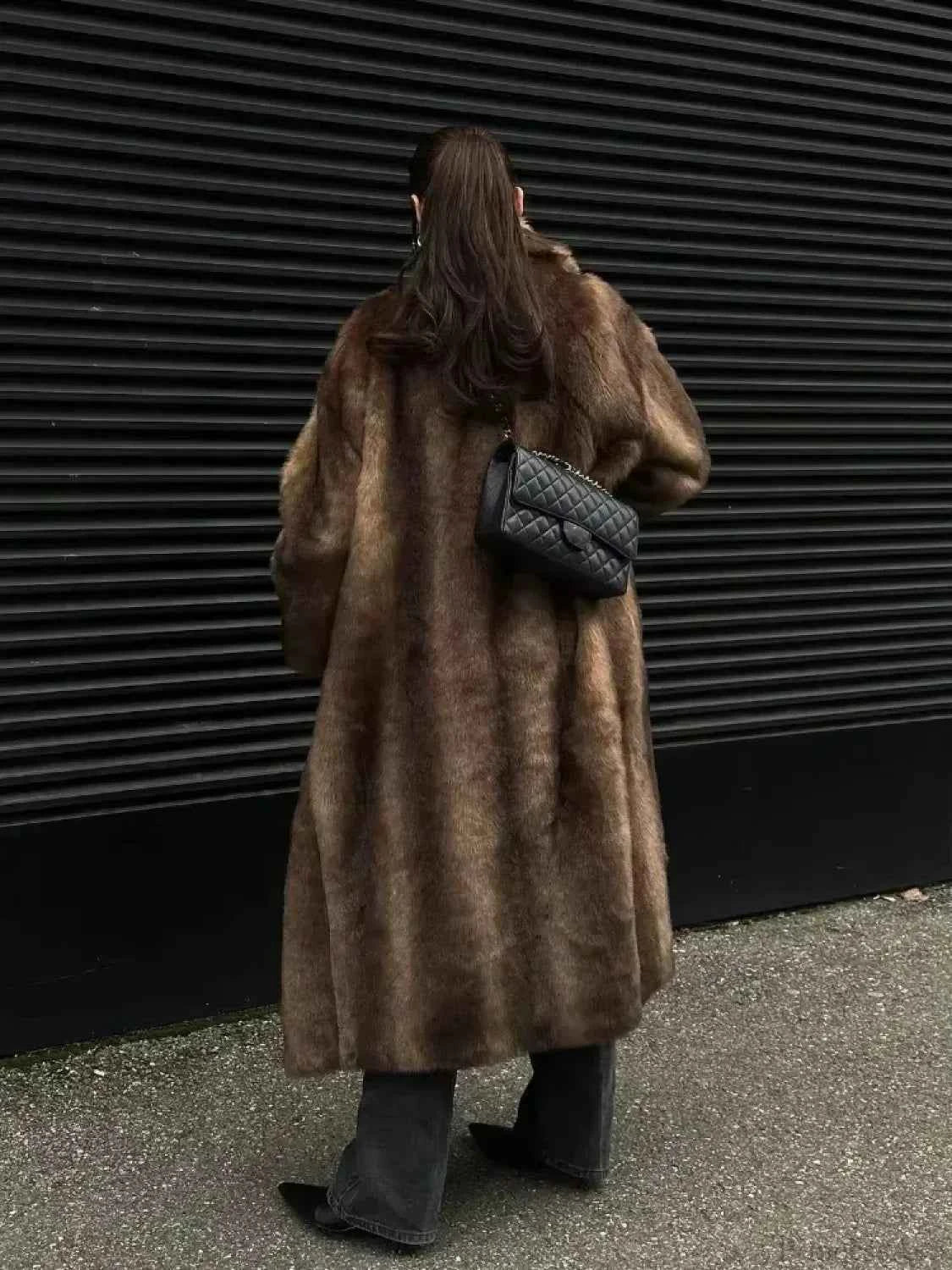 Schicker Wollmantel mit Gürtel und Langärmeln für einen eleganten Look