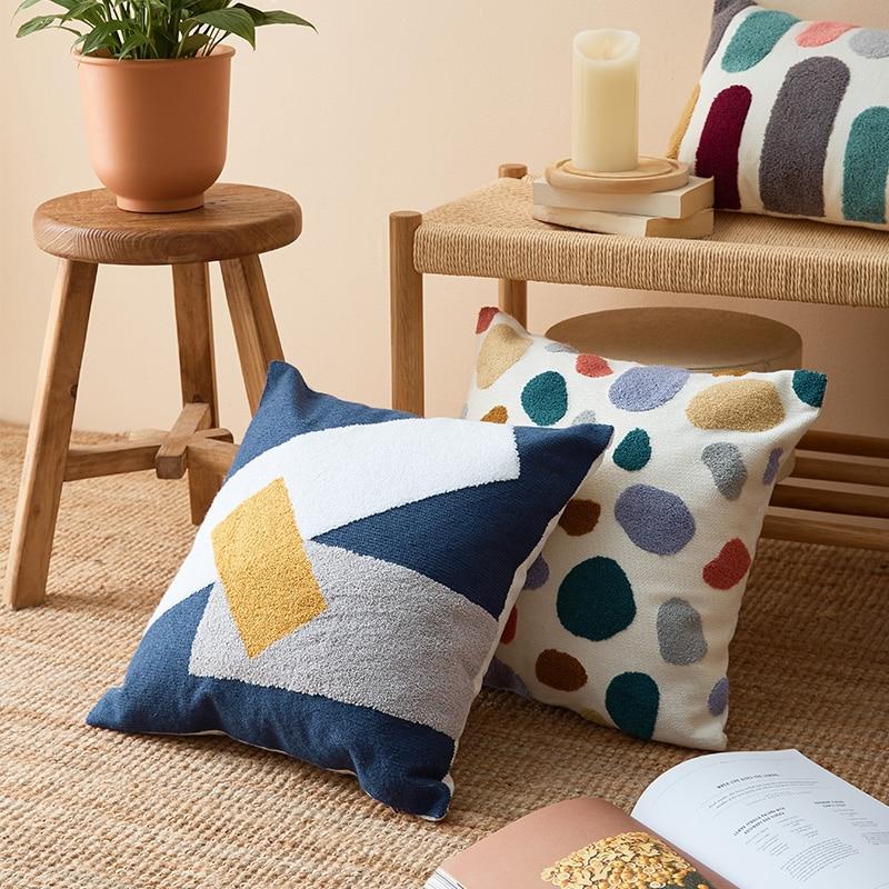 Arthena - Luxuriöse Bestickte Zierkissen mit Trendigen Abstrakten Boho-Formen für Ihr Wohn- und Schlafzimmer
