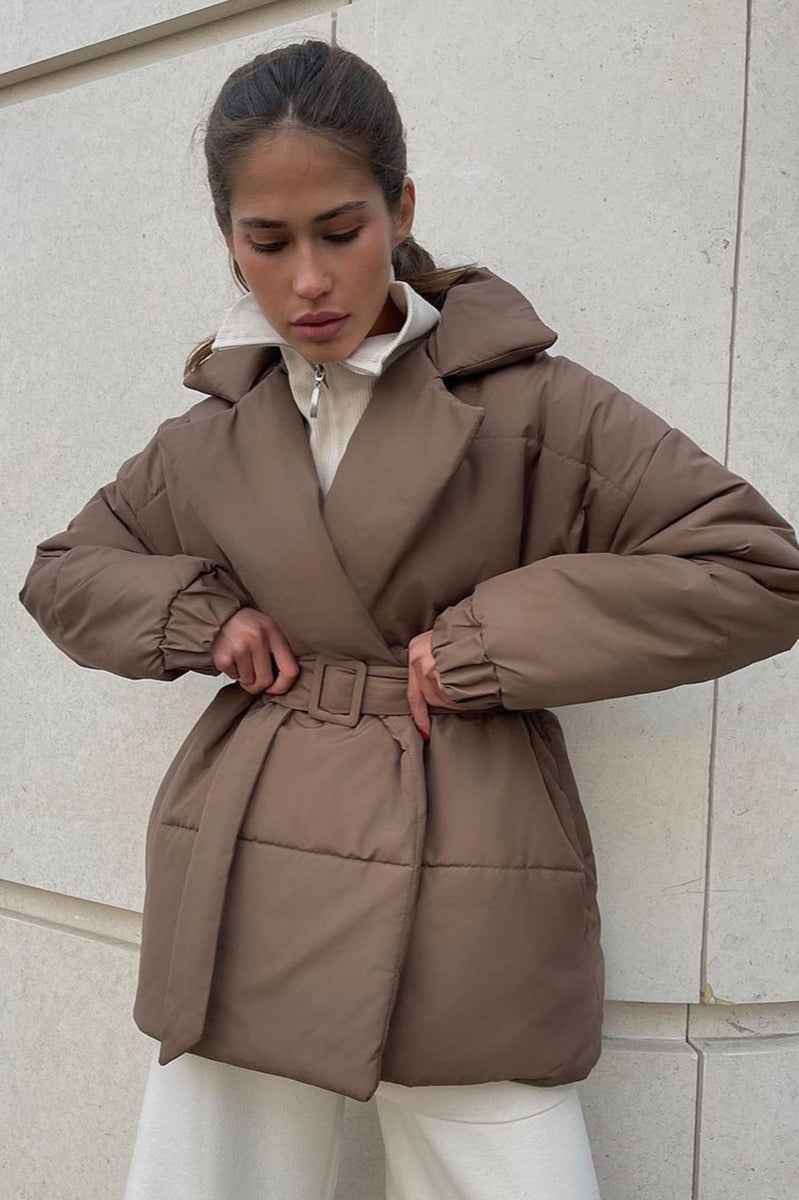 Eleganter, taillierter Wintermantel mit Revers und Gürtel