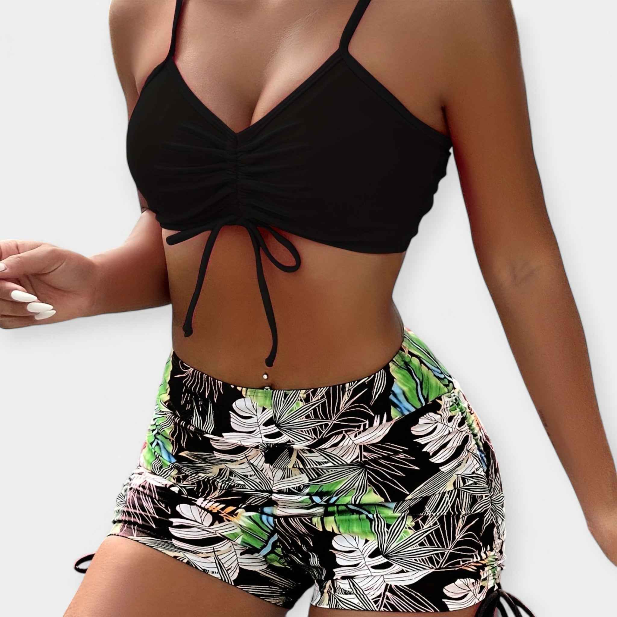 Hochtaillierter Bikini mit Tropenmuster und Trägern