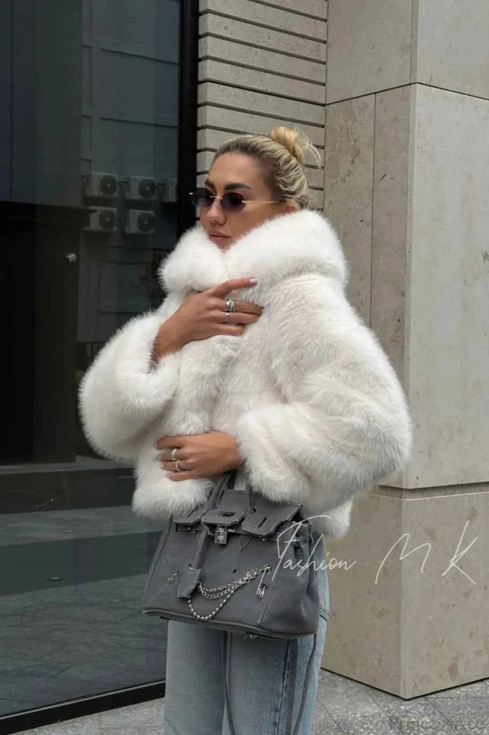 Bleibe kuschelig mit unserem langen Mantel aus Synthetischer Pelzinnenfutter und Pelzkragen