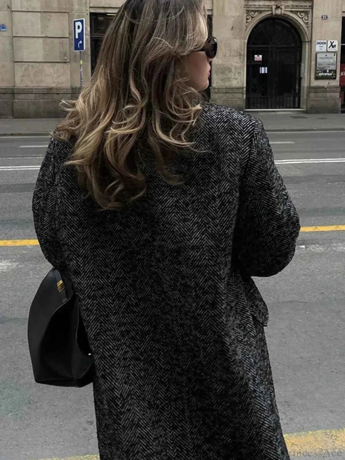 Eleganter Fake-Fur-Mantel mit Schnürung und Patchwork