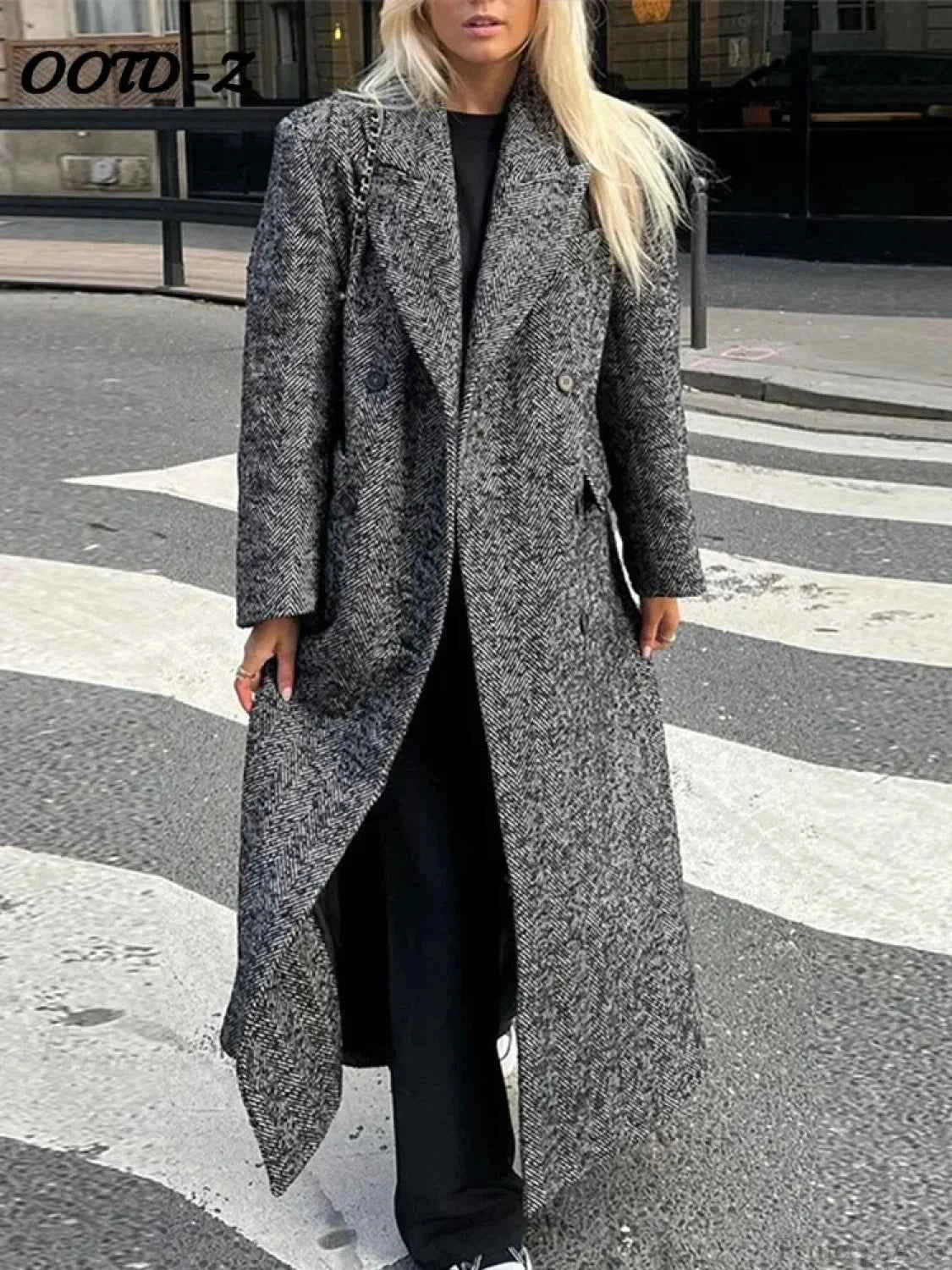 Eleganter Fake-Fur-Mantel mit Schnürung und Patchwork