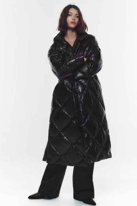 Lange gesteppte Daunenjacke mit Kapuze und Taschen