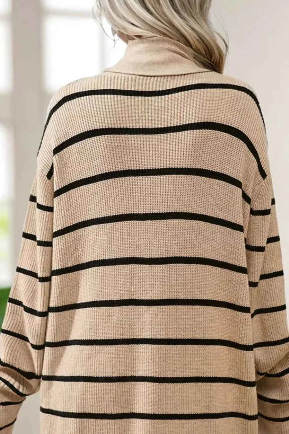 Gestreifte Strickjacke mit offenem Vorderteil und langen Ärmeln