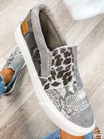 Schicke schmerzlindernde Slip-Ons für ganztägigen Tragekomfort
