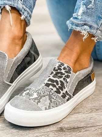 Schicke schmerzlindernde Slip-Ons für ganztägigen Tragekomfort