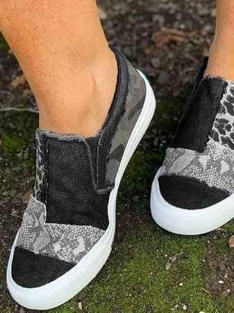 Schicke schmerzlindernde Slip-Ons für ganztägigen Tragekomfort