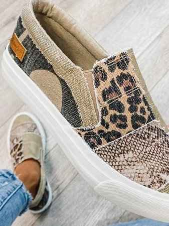 Schicke schmerzlindernde Slip-Ons für ganztägigen Tragekomfort
