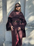 Eleganter grauer Wollmantel mit umgeschlagenem Kragen für einen klassischen Look
