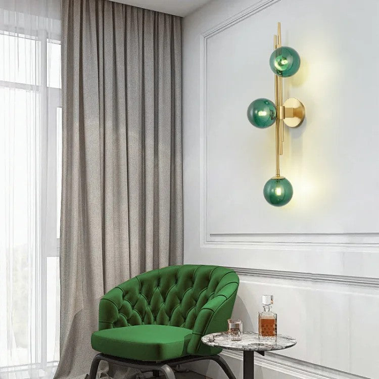 Nordiva - Elegante moderne Wandleuchte mit transparentem und grünem Glas-Schirm