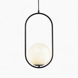 Elegante nordische Pendellampe mit goldenem Körper und Glas-Schirm, höhenverstellbar für eine edle Atmosphäre