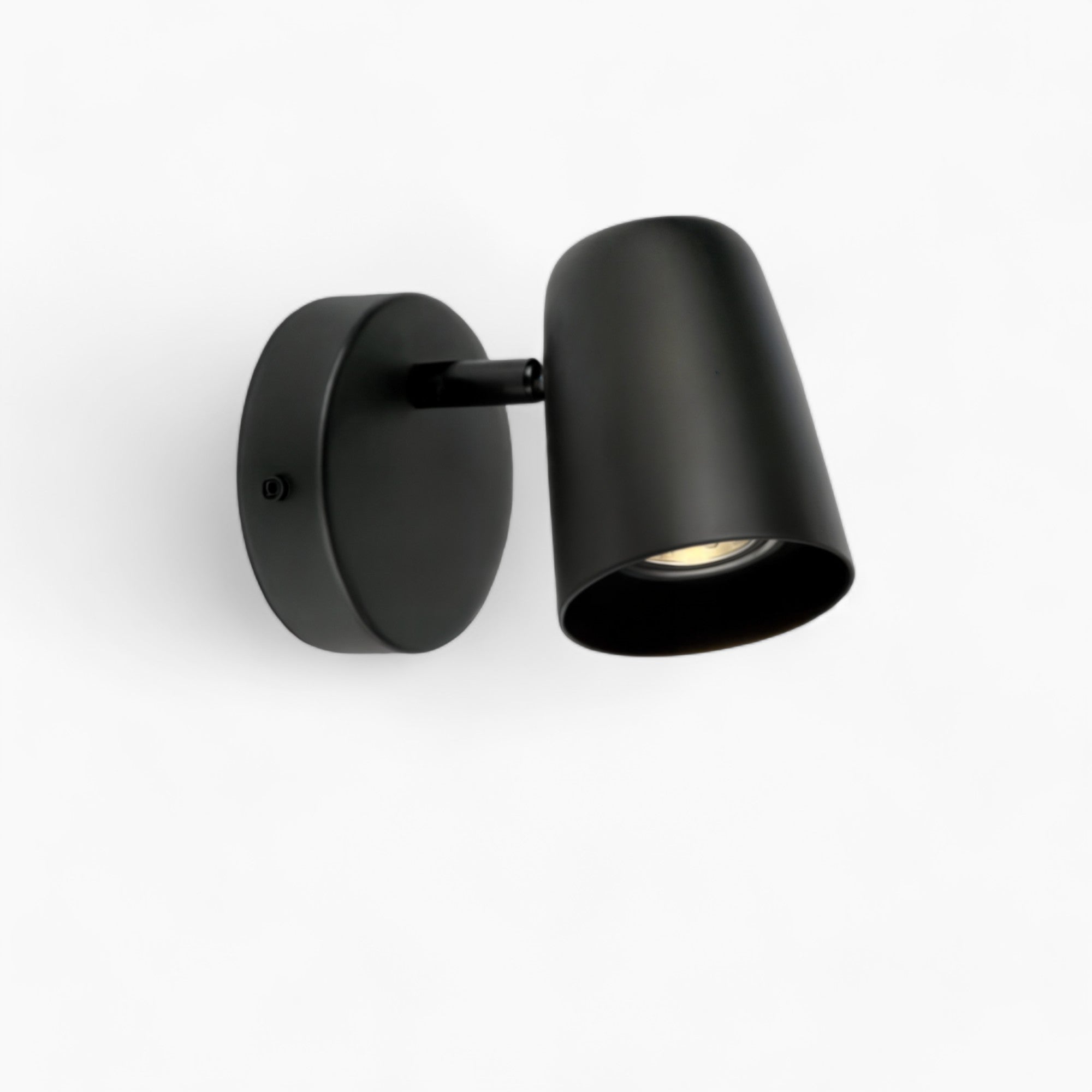 Moderne nordische Wandapplikationen mit eleganter LED-Beleuchtung in Schwarz, Weiß oder Nickel