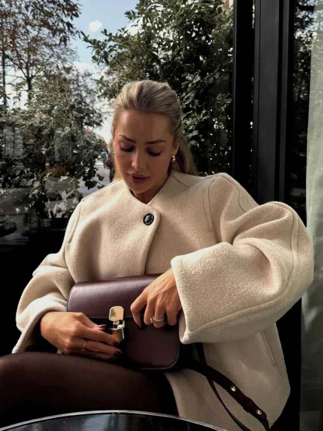 Legere Lammwoll-Langmantel mit Reverskragen und langen Ärmeln für Wärme und Stil