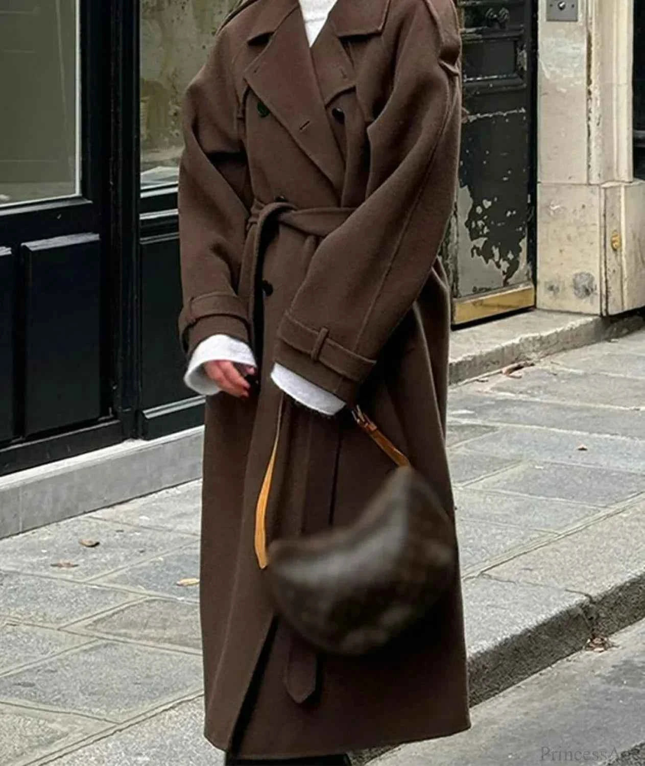 Langer Schaffell-Wollmantel mit Lederpatchwork und verstellbarem Band