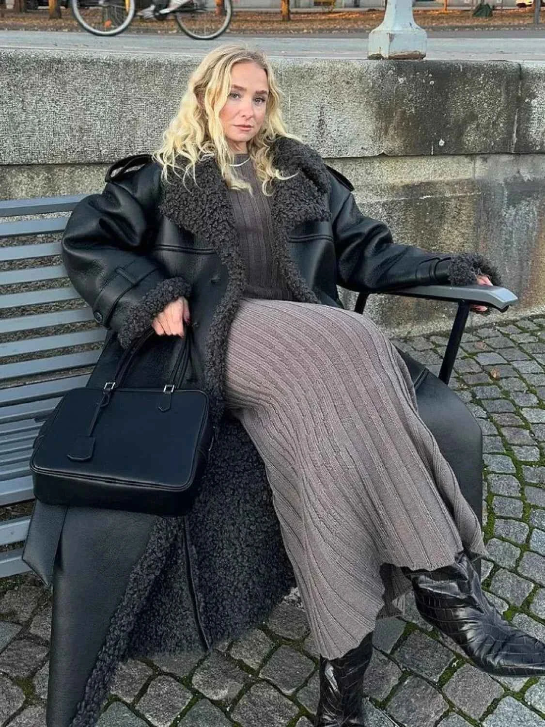 Damenmantel aus gepolstertem Fellimitat mit Leopardenmuster für einen eleganten und warmen Look