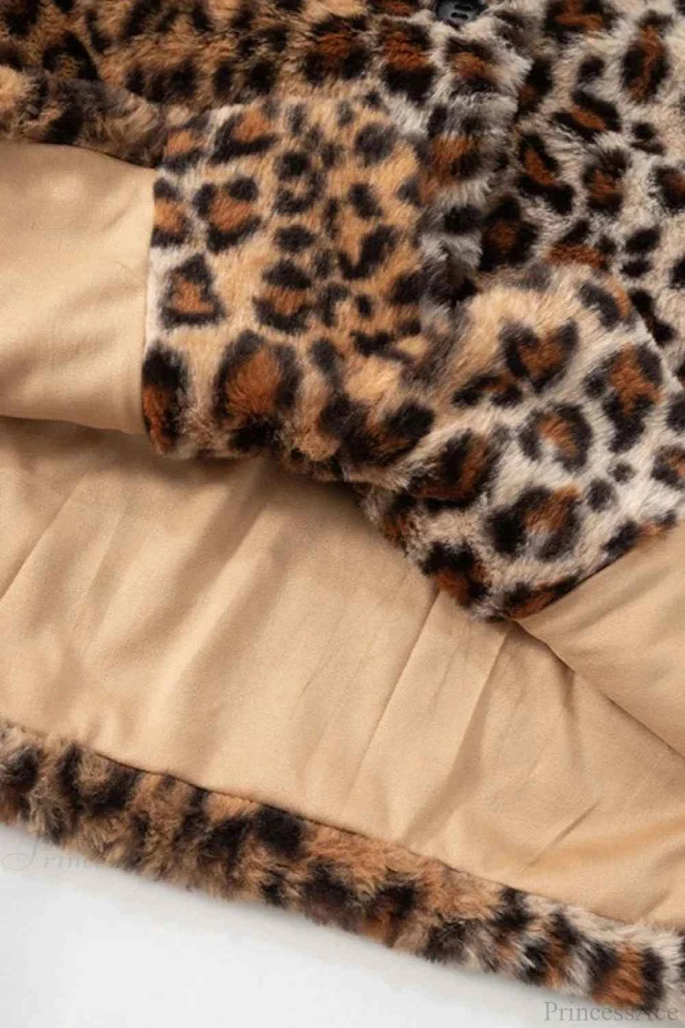 Vintage-Jacke mit Fauxfellbesatz und Leo-Muster für einen eleganten und trendigen Look