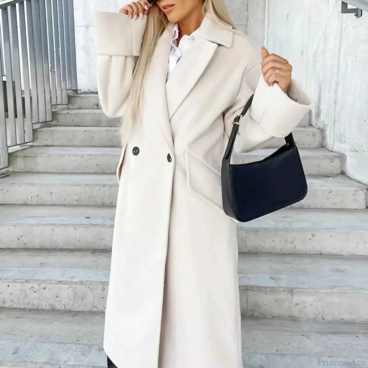 Männlicher isolierter leichter zweireihiger winddichter Mantel