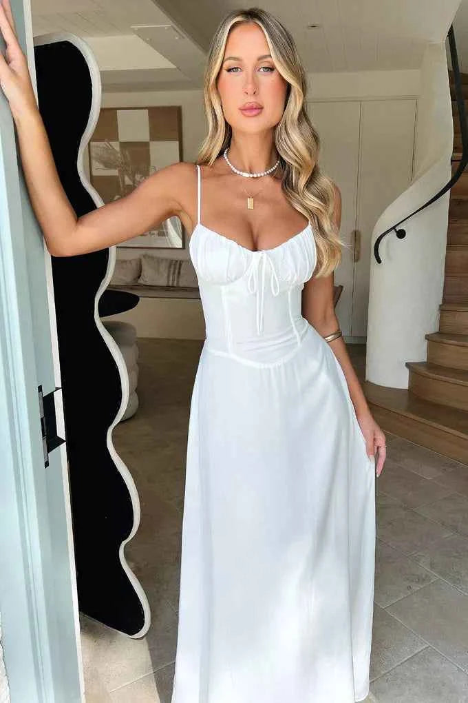 Alanis | Elegantes Midi-Kleid mit schmeichelhafter Silhouette in mittlerer Länge