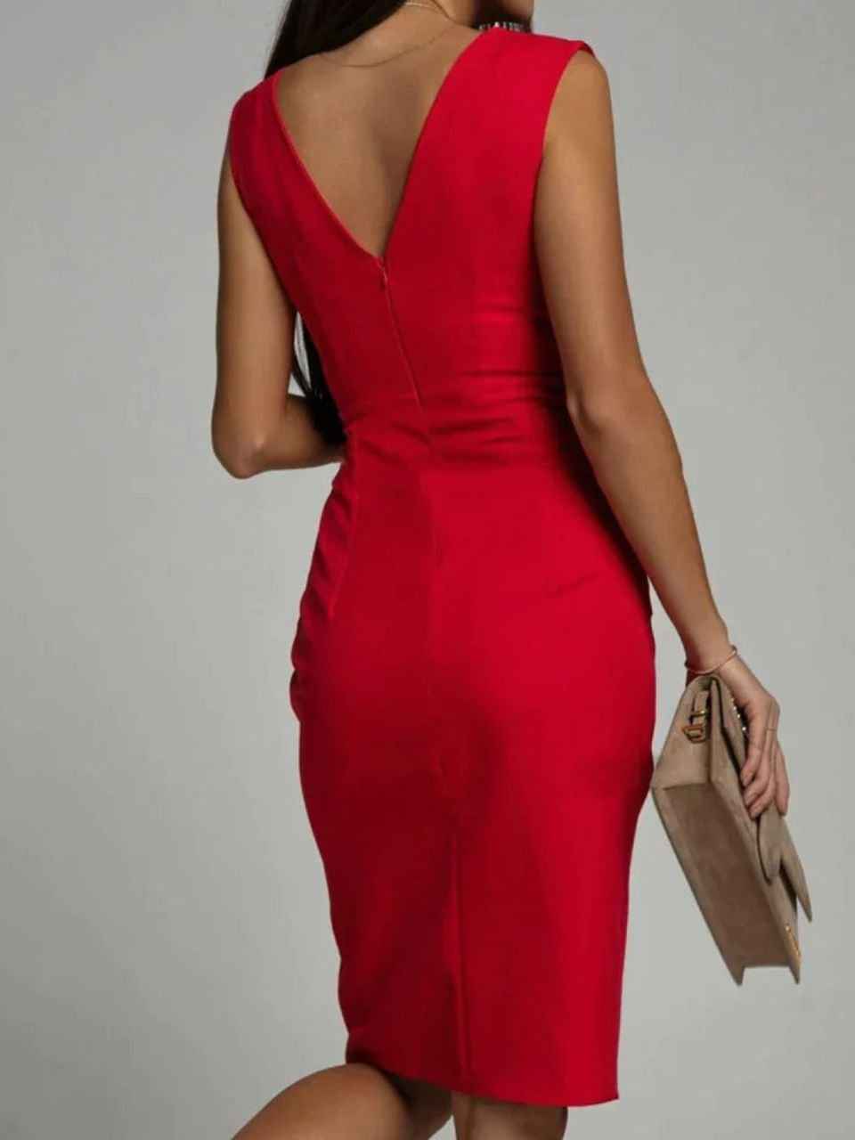 Aveline – Zeitloses, elegantes V-Ausschnitt-Kleid