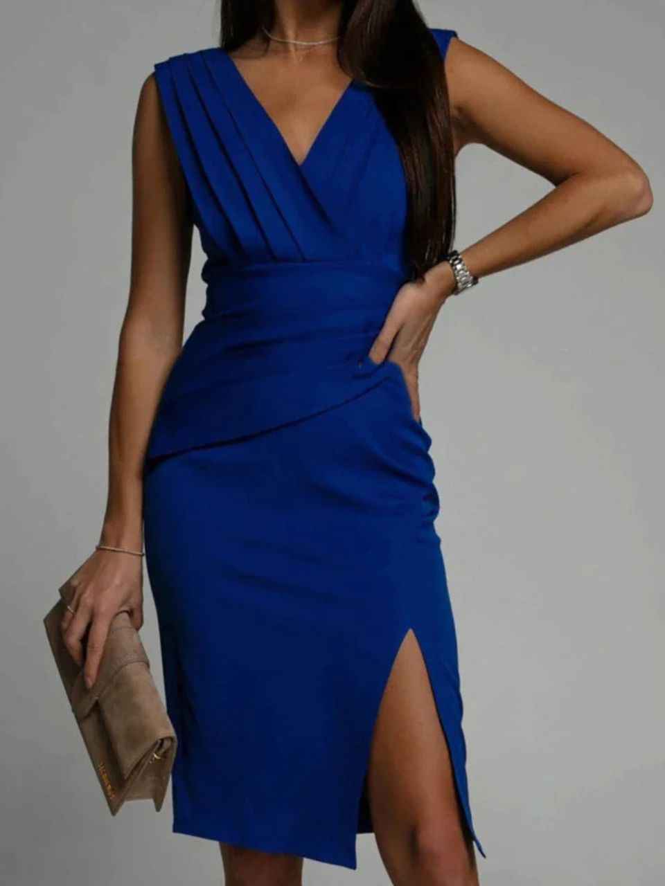 Aveline – Zeitloses, elegantes V-Ausschnitt-Kleid