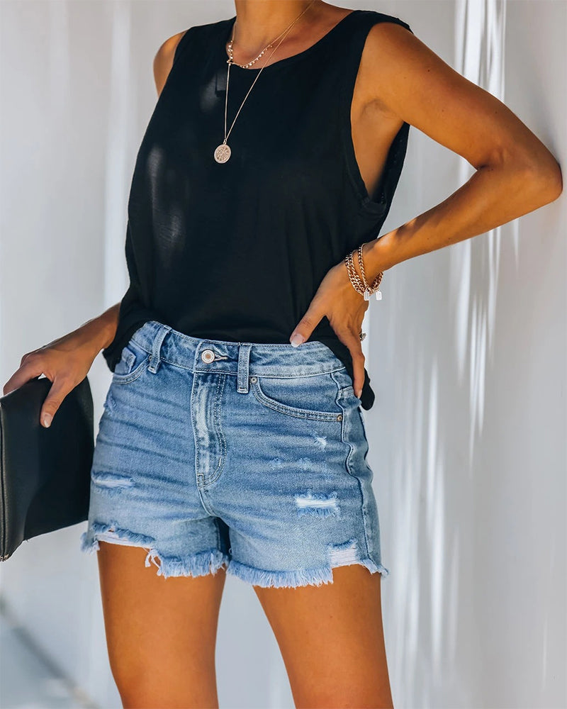 Kurze, zerrissene Jeans in mittlerer Taille für einen lässigen und trendigen Stil