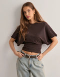 T-shirt con maniche ampie e logo iconico