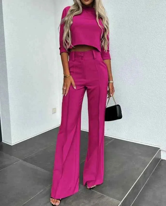 Kayla | Modernes Damen-Outfit mit Oberteil, Accessoires und stilvollen Anzughosen