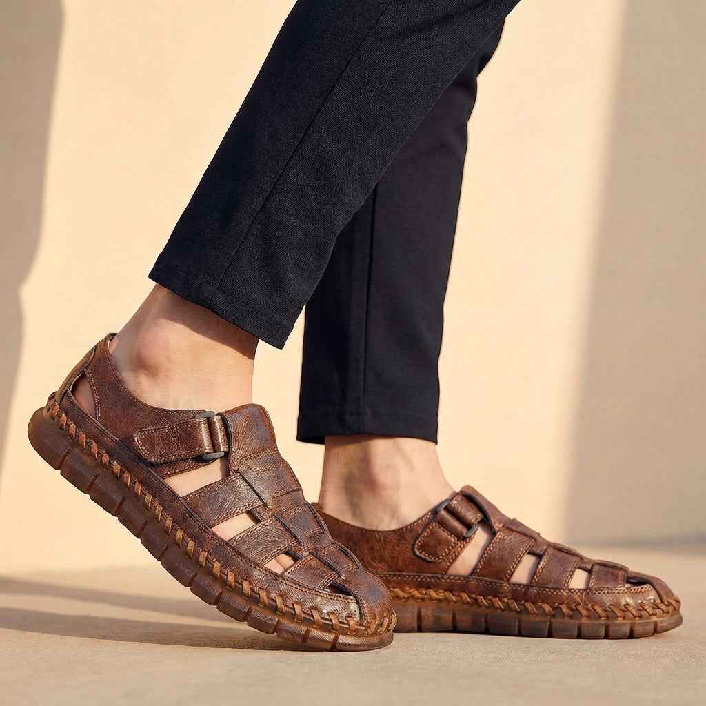 Durchbrochene Herren-Sandalen