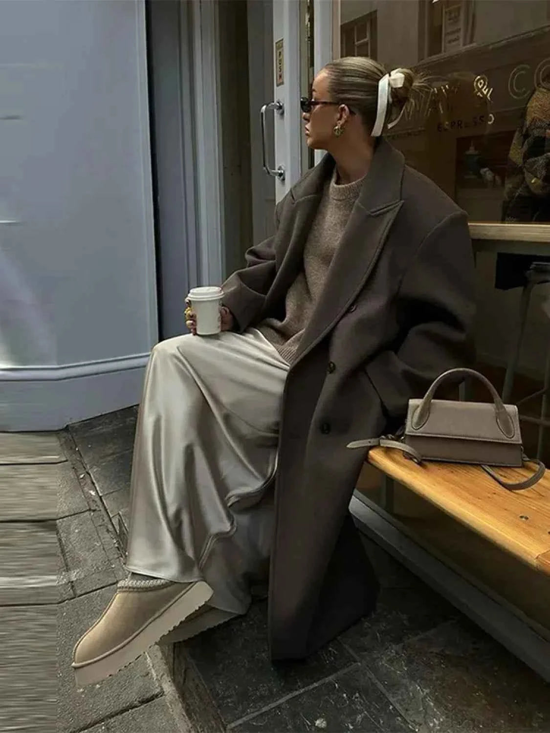 Dünner Mantel mit doppeltem Knopfverschluss und Reverskragen in uni