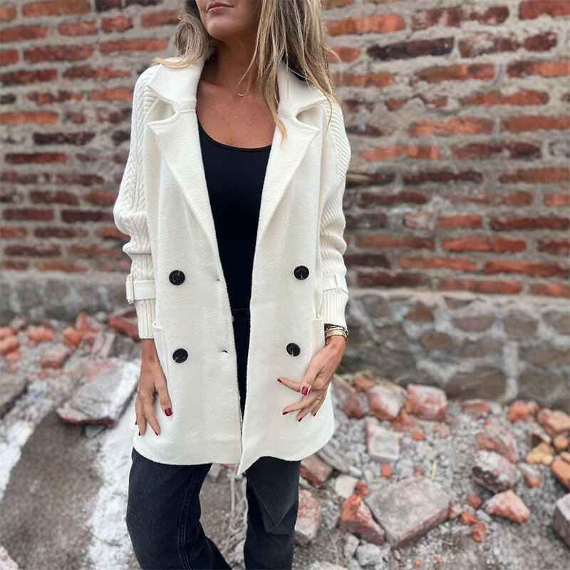 Sola - Zeitlose Eleganz in einem warmen Mantel mittlerer Länge