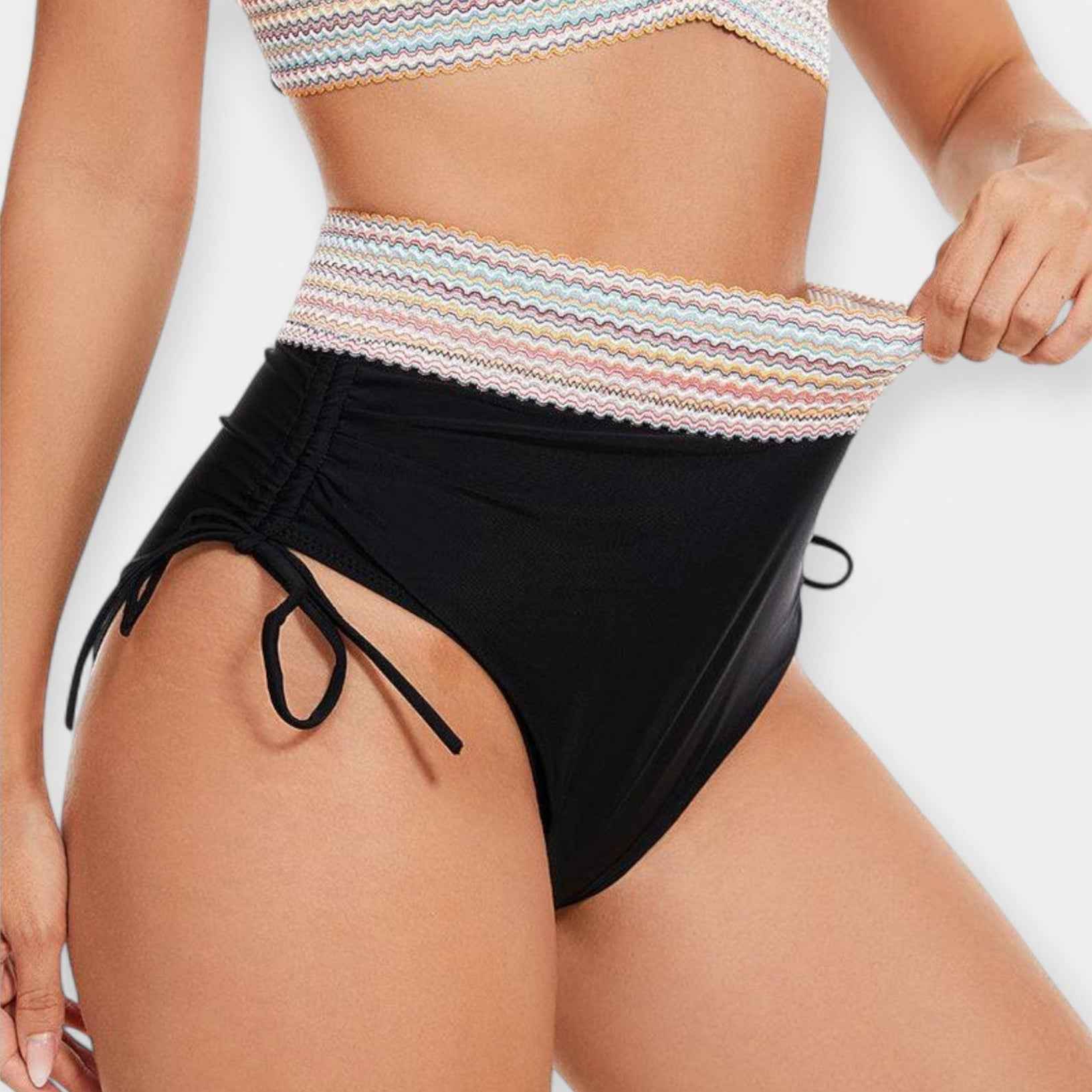 Hochtaillierter Bikini mit Polsterung
