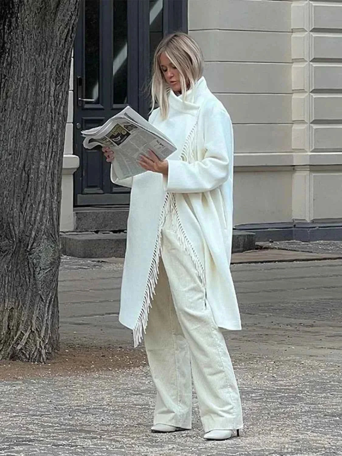 Oversize Wollmantel mit Rollkragen, Knoten und asymmetrischen Knöpfen