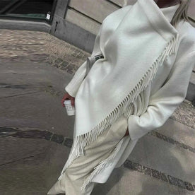 Oversize Wollmantel mit Rollkragen, Knoten und asymmetrischen Knöpfen